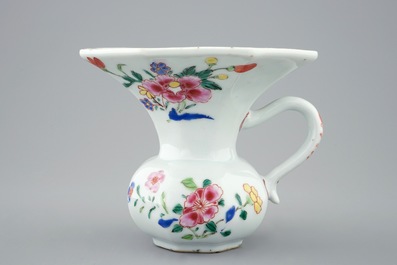 A Chinese famille rose spittoon, Yongzheng/Qianlong